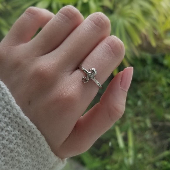 Seahorse Ring - Picture 2 of 8